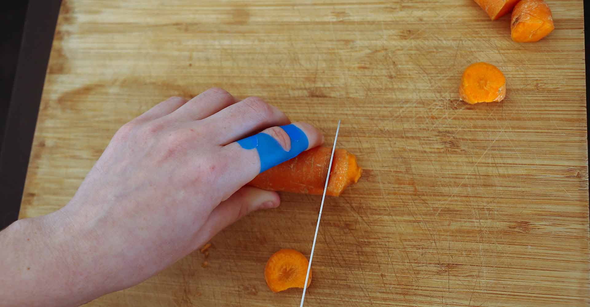 pansement sur articulation et carotte coupée