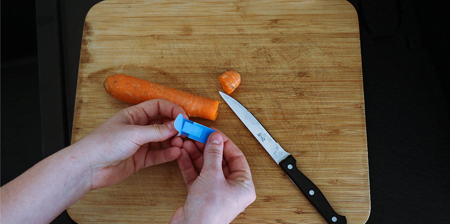 Zoom sur le pansement cuisine bleu détectable