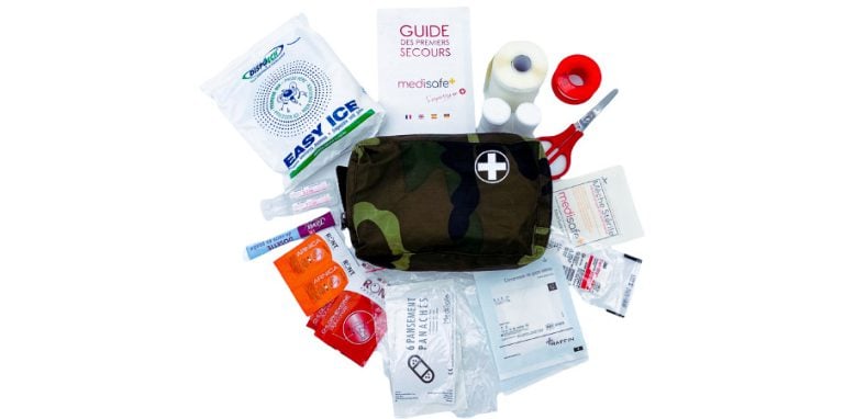 Une trousse à pharmacie maison avec son contenu détaillé