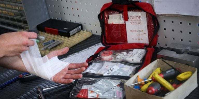 trousse de secours entreprise
