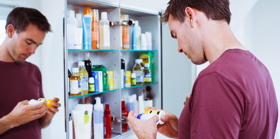 Armoire à pharmacie de taille moyenne pour professionnels