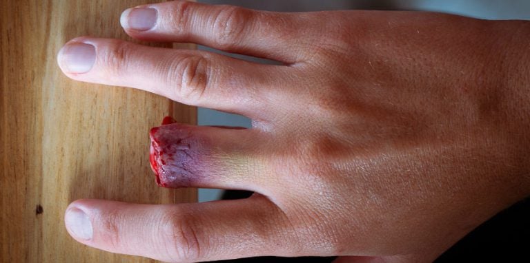 maquillage d'un doigt coupé