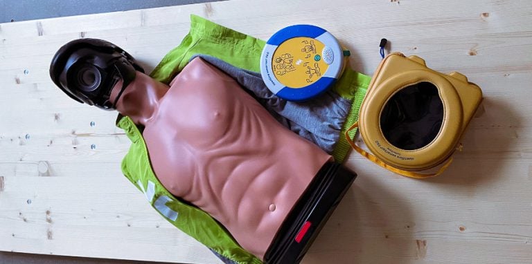 materiel urgence secours reanimation formation defibrillateur