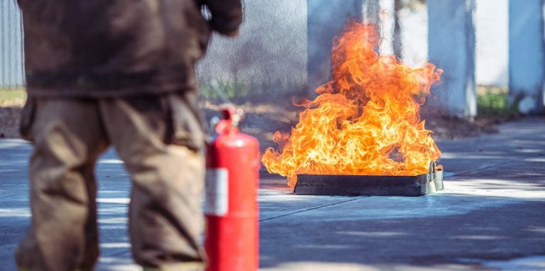 utilisation extincteur feu incendie