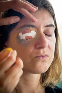 maquillage d'un oeil tuméfié