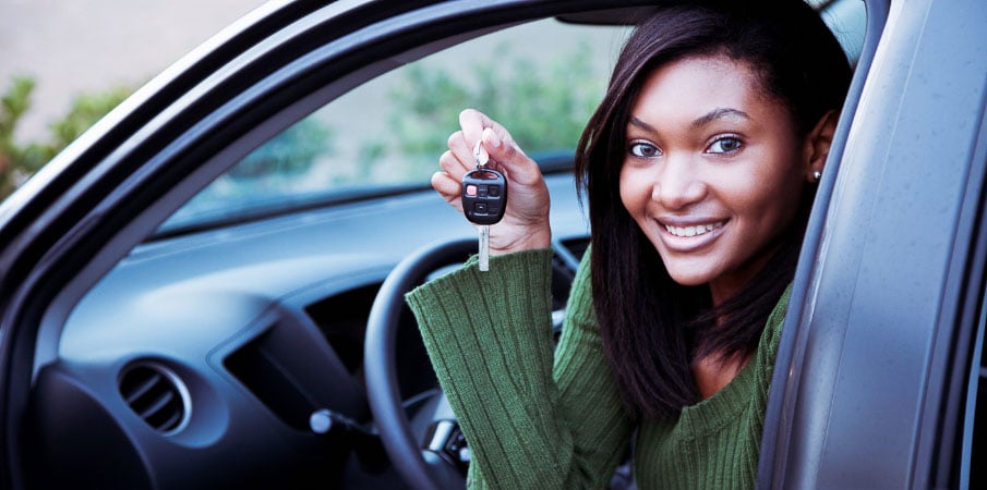 Jeunes conducteurs : tout ce qu’il faut savoir sur le permis probatoire, l’assurance auto et l’équipement de sécurité