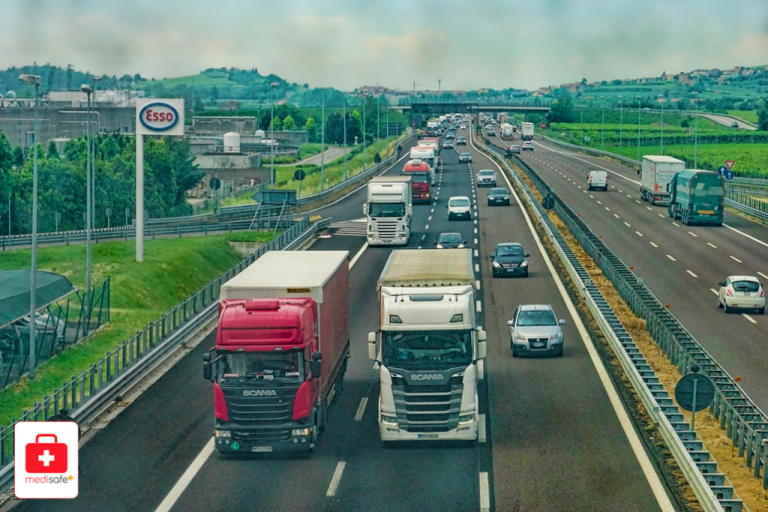 véhicules sur une route