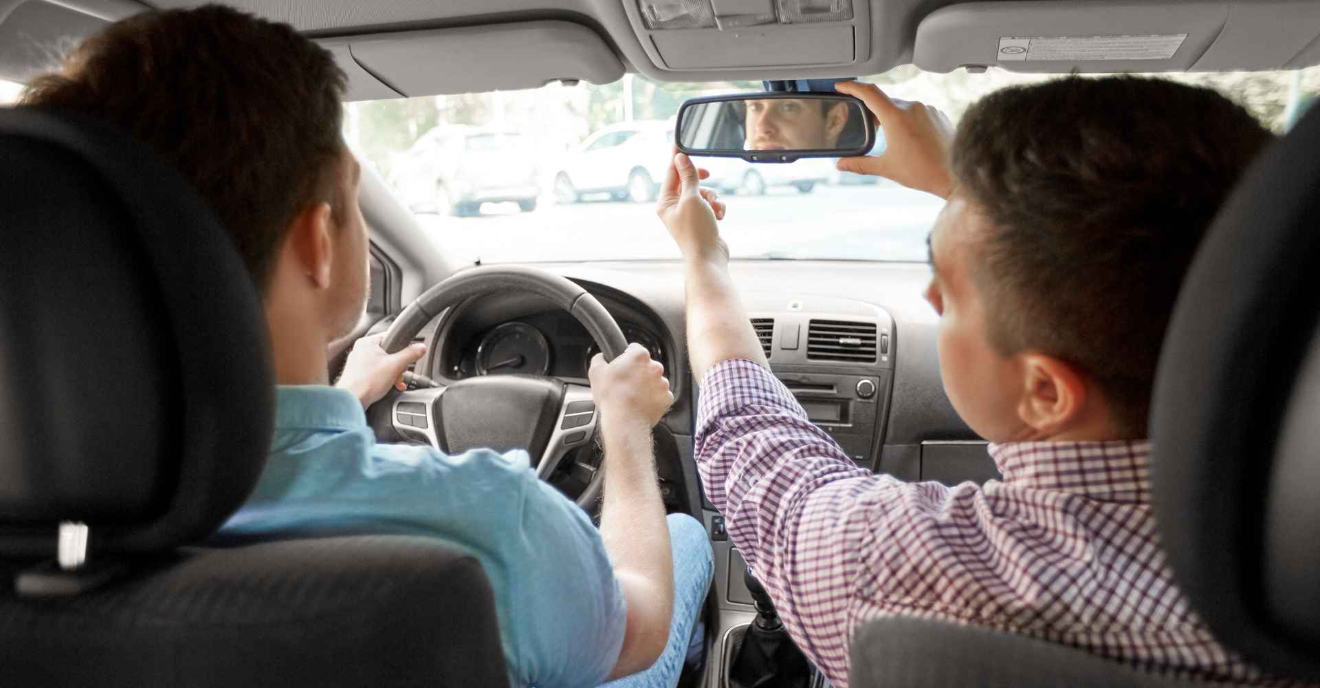 Jeune au volant Jeune au volant