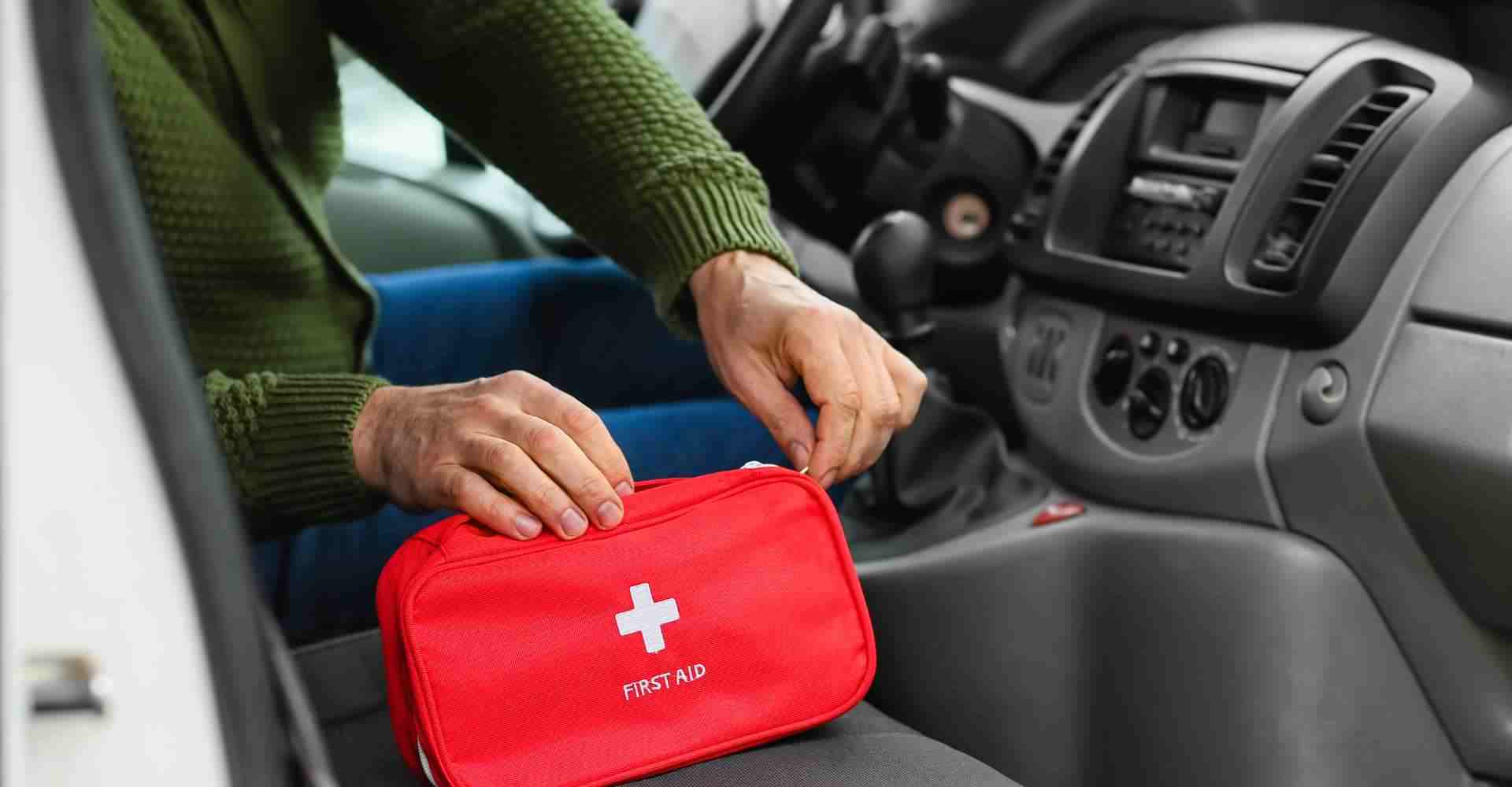ranger-trousse-de-secours-voiture ranger-trousse-de-secours-voiture