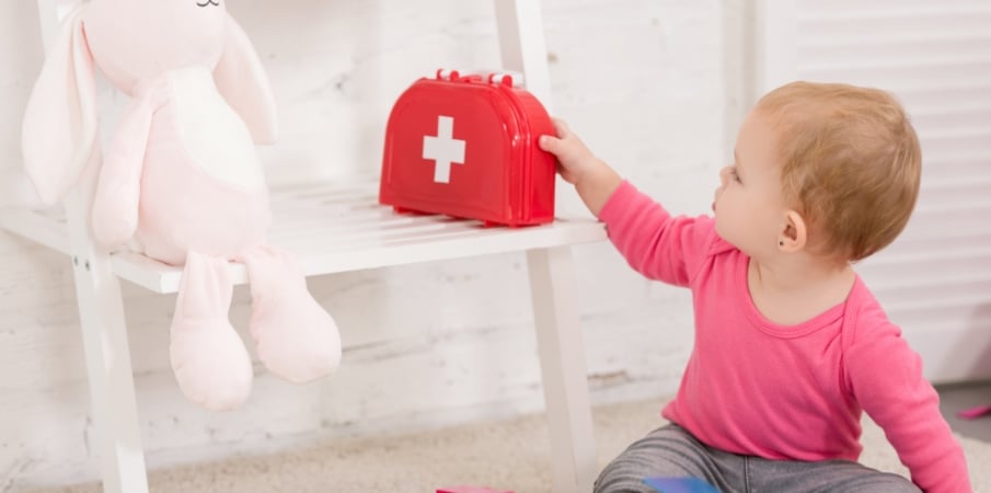 Comment remplir sa trousse de secours petite enfance pour assistante maternelle débutante ?