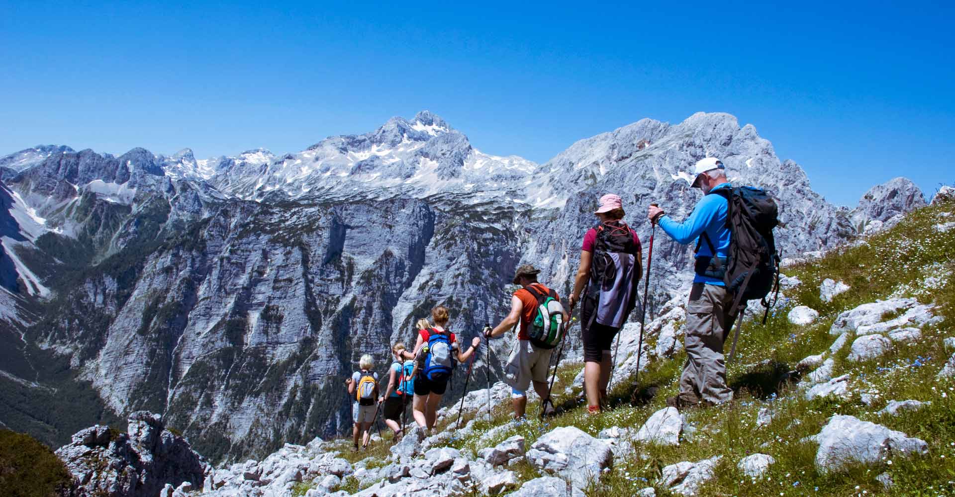 5 éléments pour randonner léger avec une trousse de secours randonnée