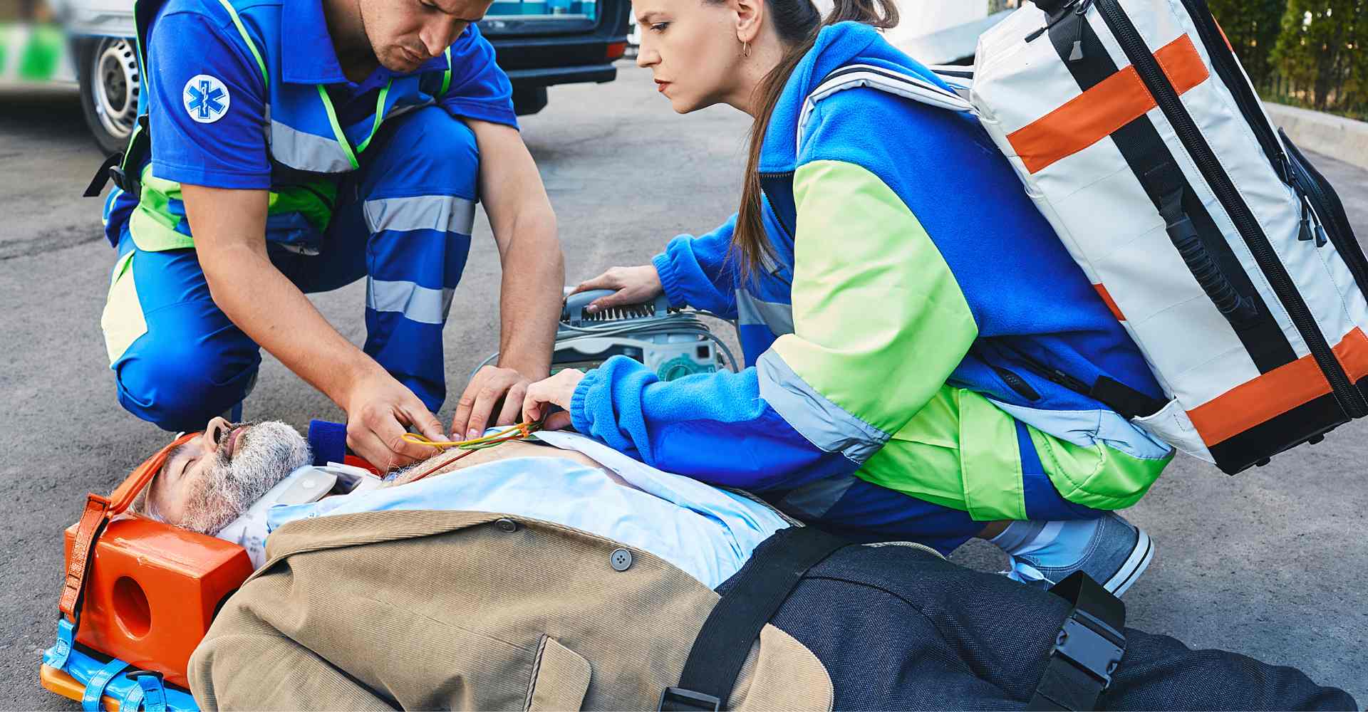 Premiers secours et utilisation de défibrillateurs en cas de détection  d'arrêt cardiaque 