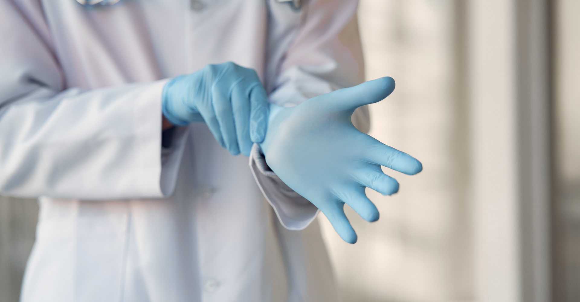 Gants de chirurgie en milieu hospitalier : tout savoir