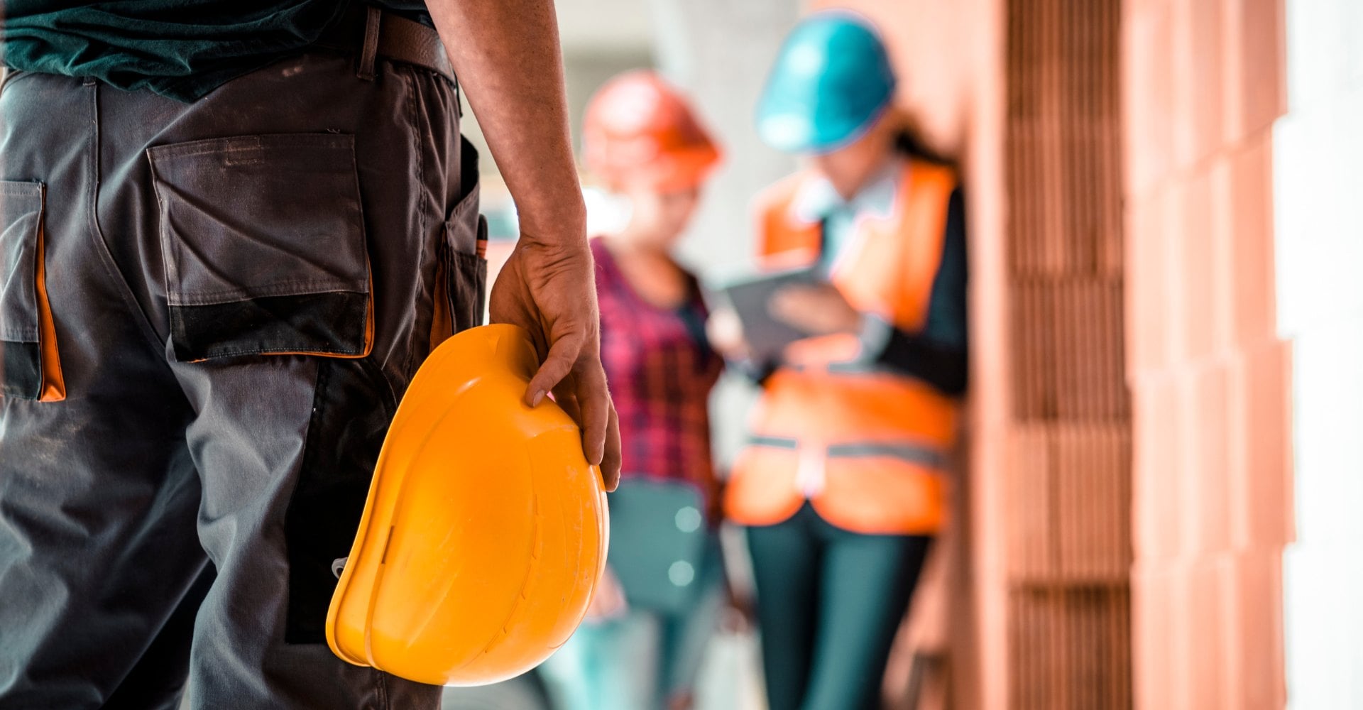 porter un casque de chantier pour la sécurité