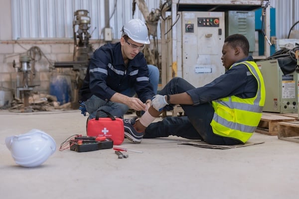 Comment choisir sa trousse de secours pour une entreprise : normes et obligations