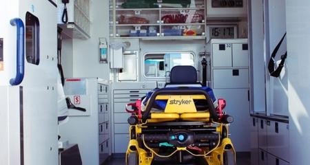 equipement à l'intérieur d'une ambulance