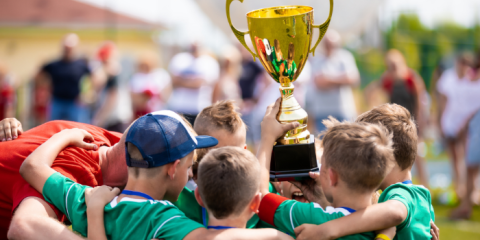 enfant gagne coupe