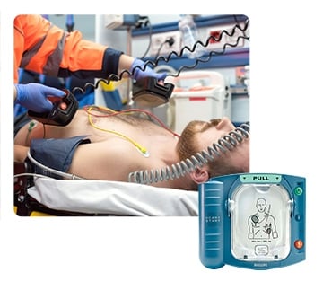 Utilisation d'un défibrillateur par un secouriste sur une victime